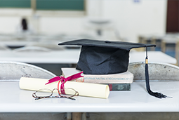 春招“黄金档”来袭：应届生看重落户政策 有企业招聘人数增五成