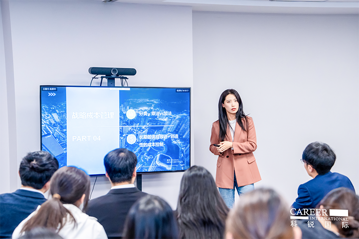 知名人力资源服务商万象城AWC(中国)国际财务负责人向拜访嘉宾分享企业财务管理经验